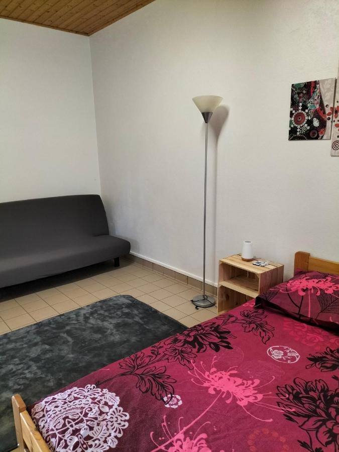 Studio Confortable Proche Des Sites Touristiques Issendolus Exterior photo